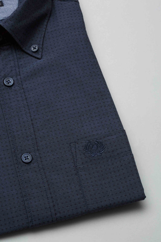 Camicia blu con jacquard effetto pois