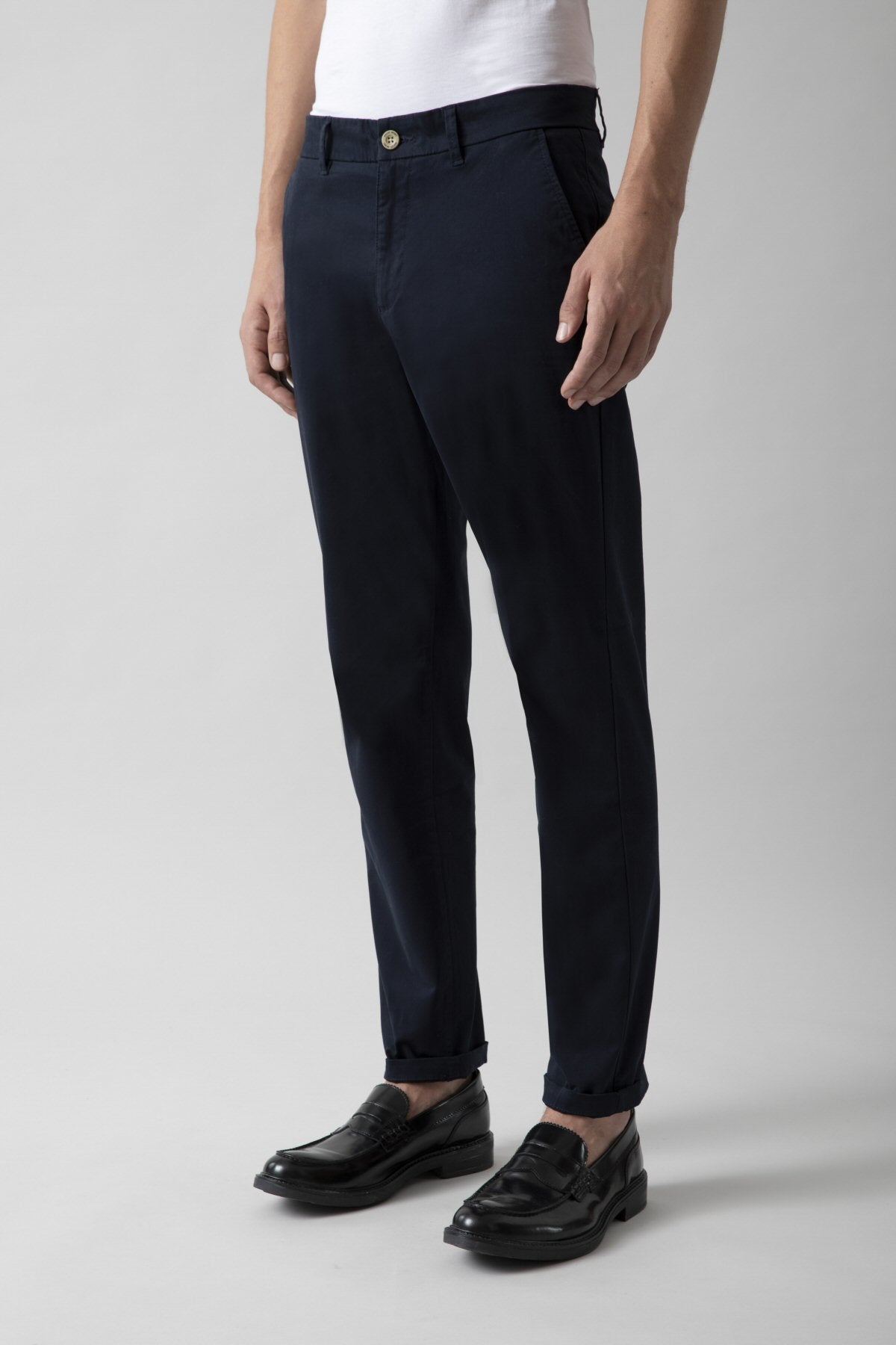 Chino trousers in peach satin