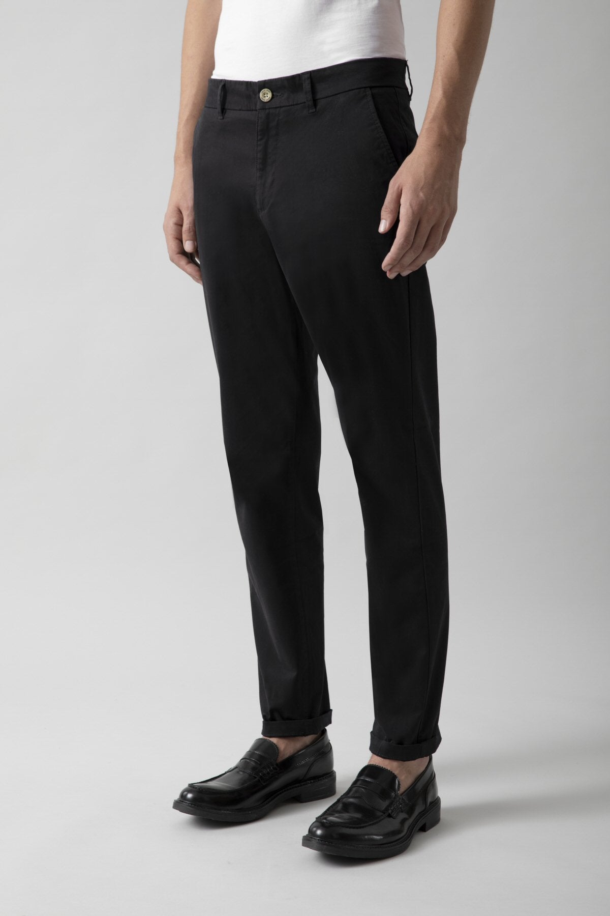 Chino trousers in peach satin