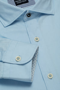Camicia con bottoni a contrasto