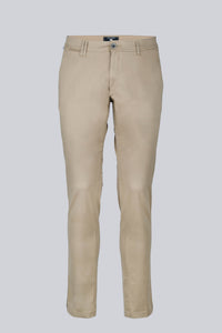 Chino con tasche posteriori