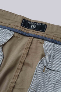 Chino con tasche posteriori