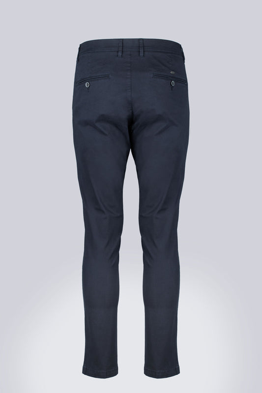 Chino con tasche posteriori